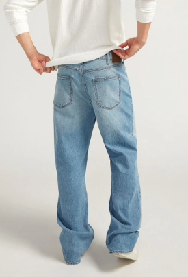 Men’s Light Blue Relaxed Fit Denim Jeans – Casual Street Style